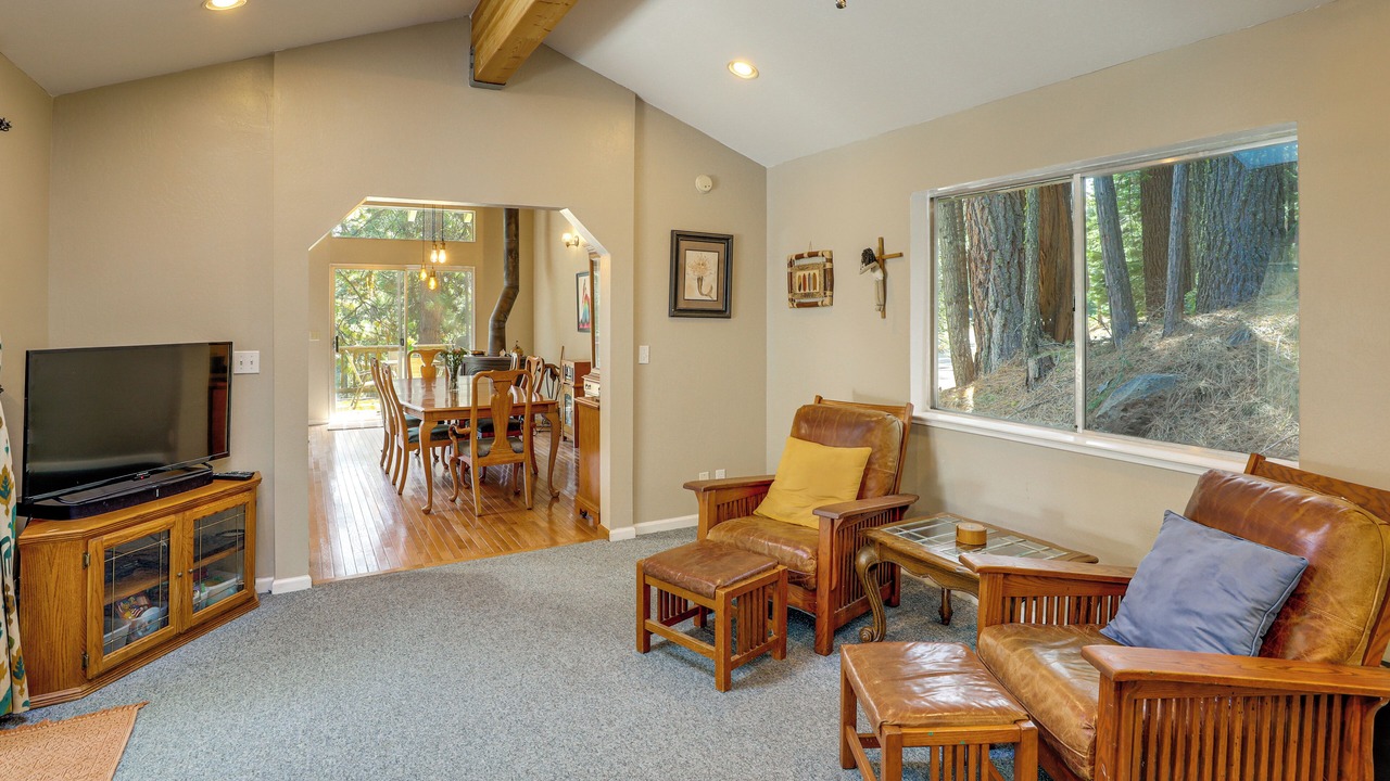Photo of Livingroom in Lake Almanor Country Club