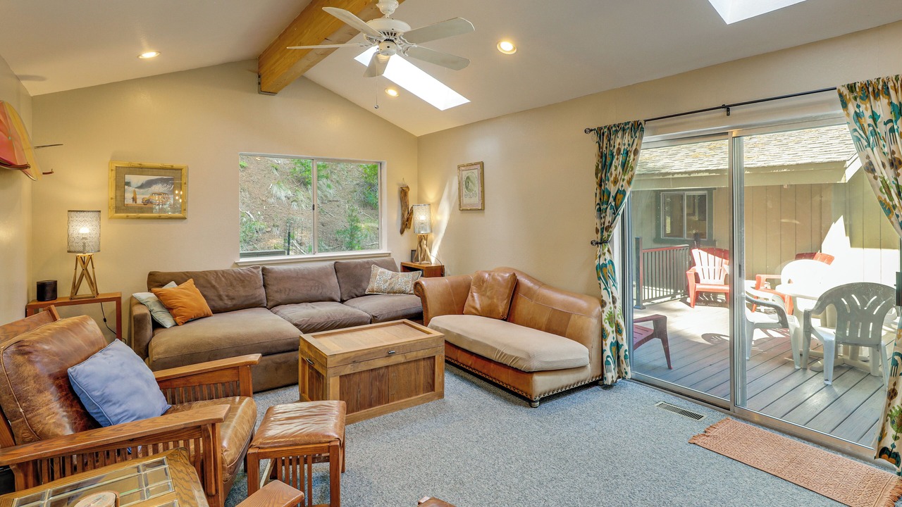 Photo of Livingroom in Lake Almanor Country Club