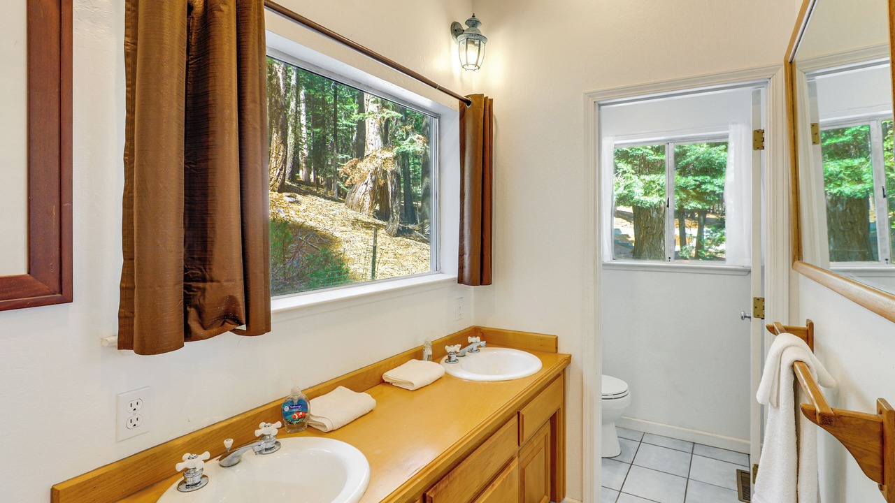 Photo of Bathroom in Lake Almanor Country Club