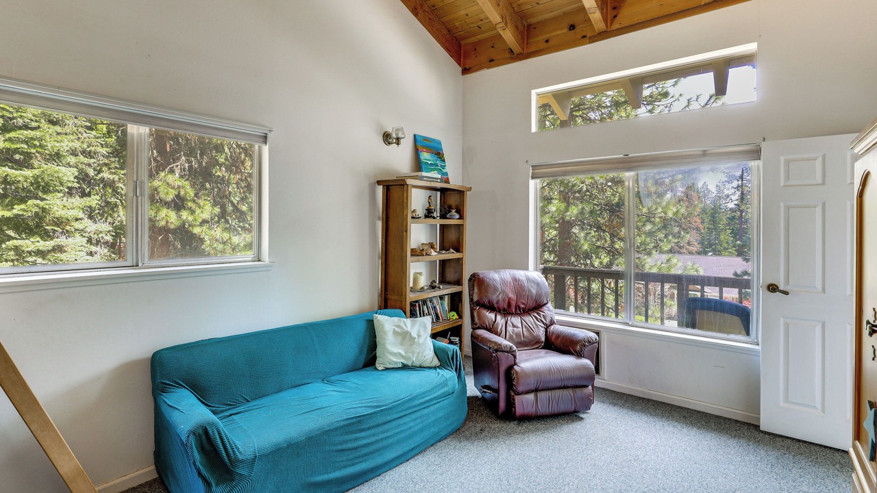 Photo of Livingroom in Lake Almanor Country Club