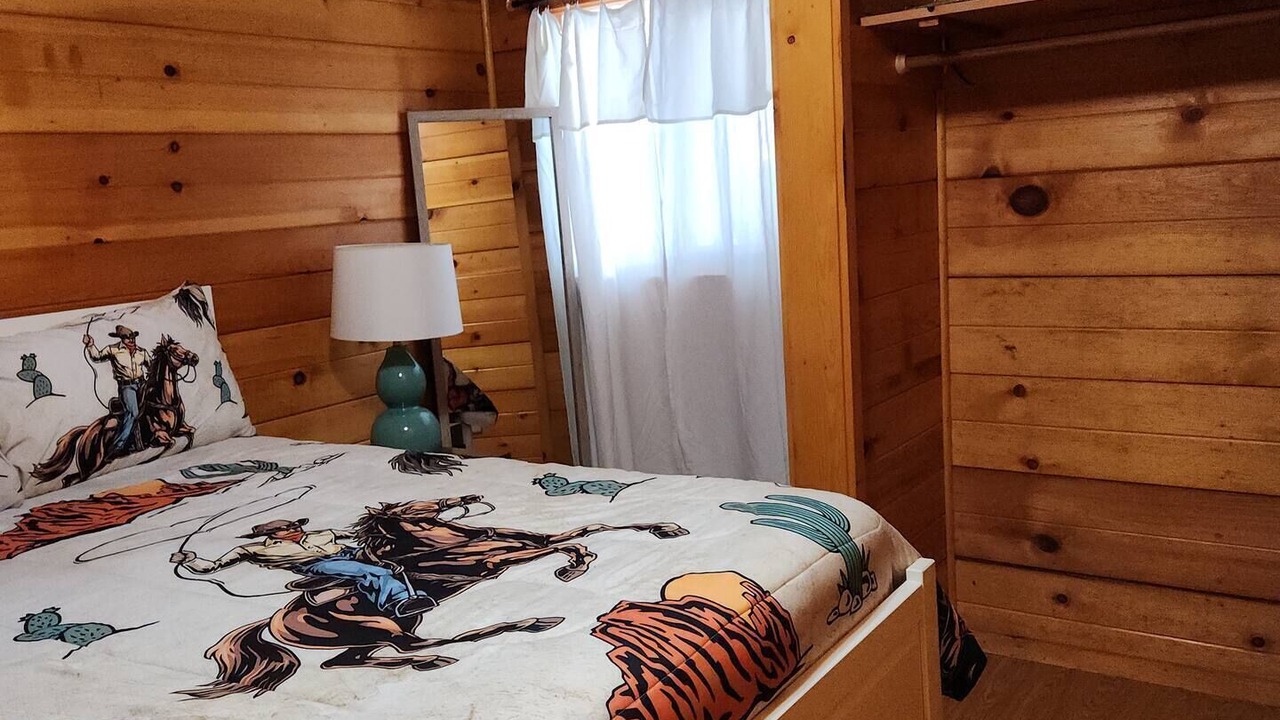 Photo of Bedroom in California Hot Springs