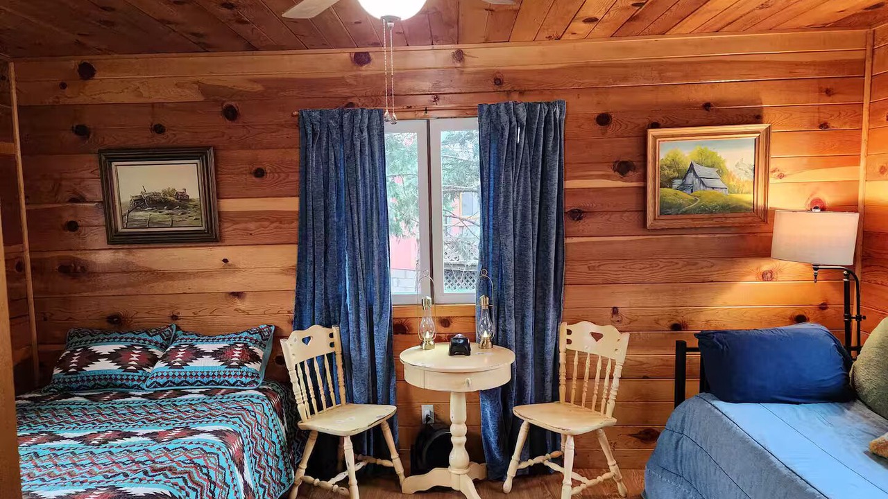 Photo of Bedroom in California Hot Springs