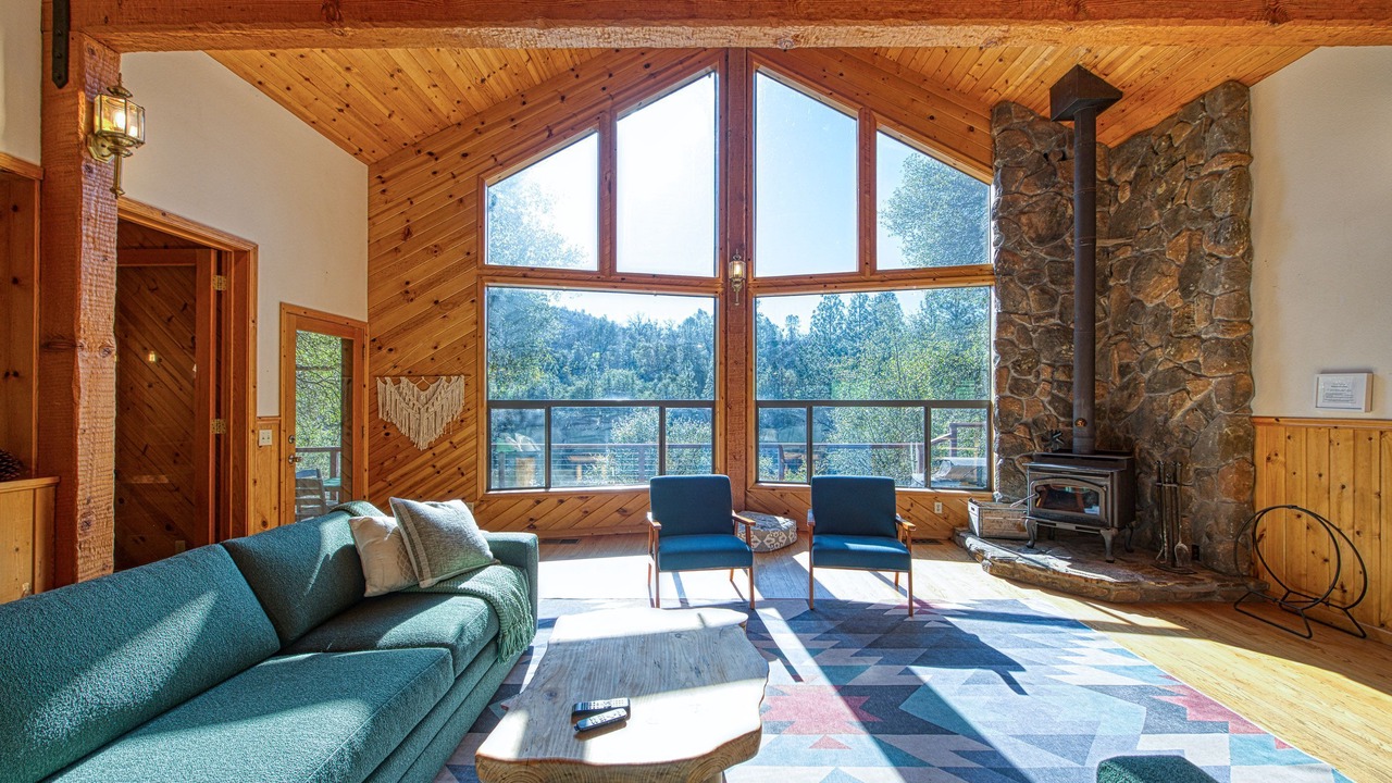Photo of Livingroom in Midpines