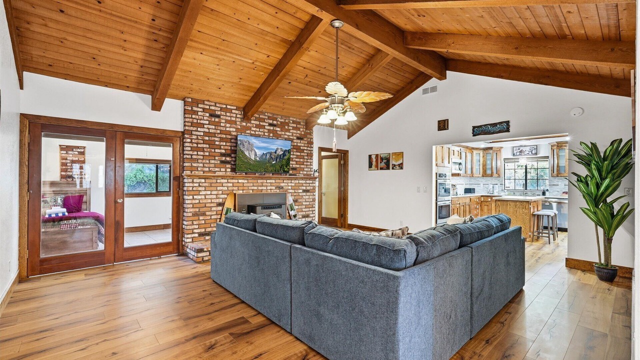 Photo of Livingroom in Oakhurst