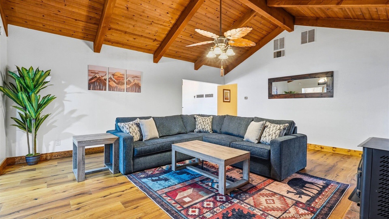Photo of Livingroom in Oakhurst