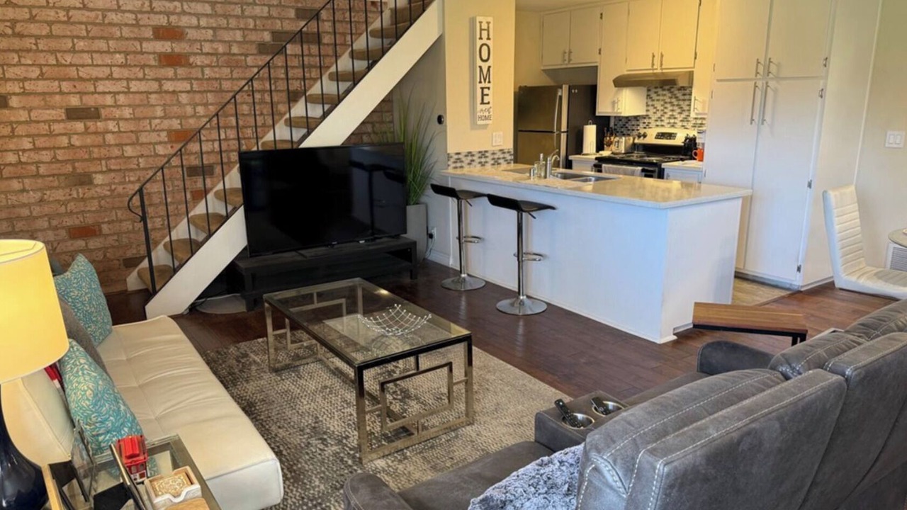 Photo of Livingroom in Downtown
