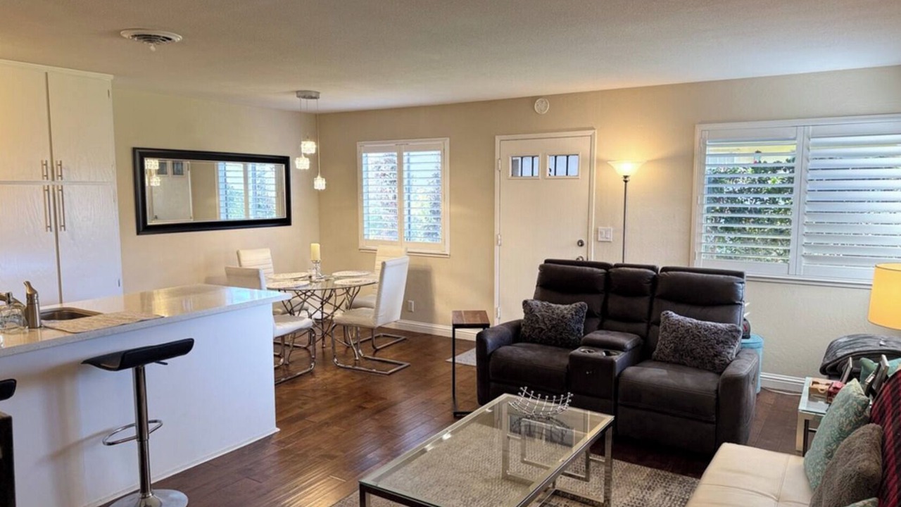 Photo of Livingroom in Downtown
