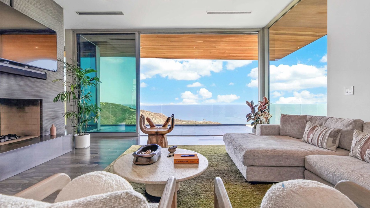 Photo of Livingroom in Malibu