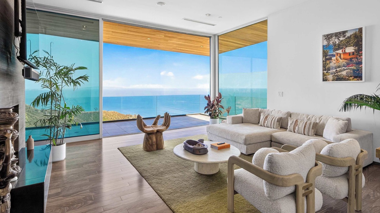 Photo of Livingroom in Malibu
