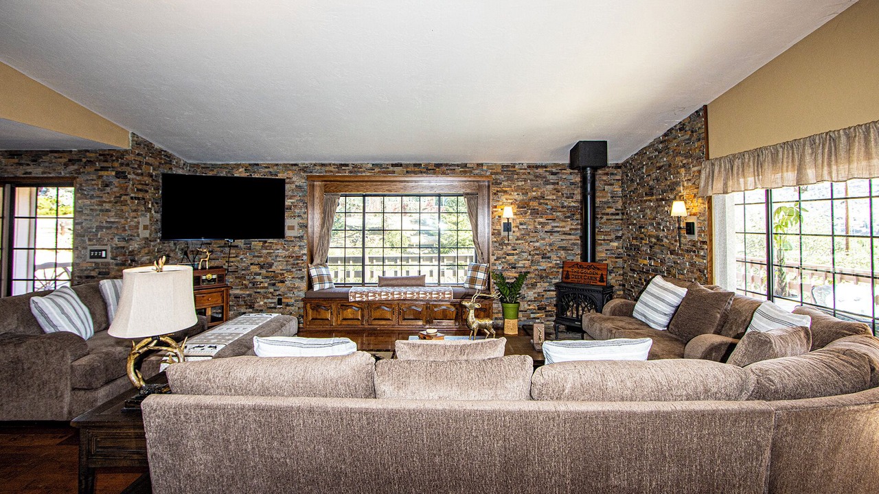 Photo of Livingroom in Kernville