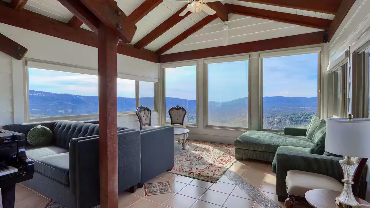 Photo of Livingroom in Oakhurst