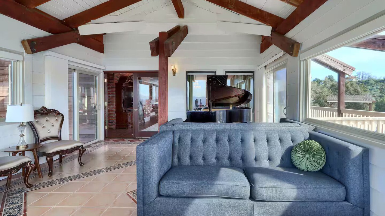 Photo of Livingroom in Oakhurst