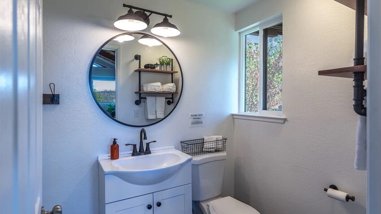 Photo of Bathroom in Mariposa
