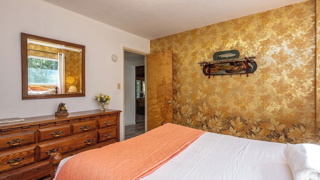 Photo of Bedroom in Springville