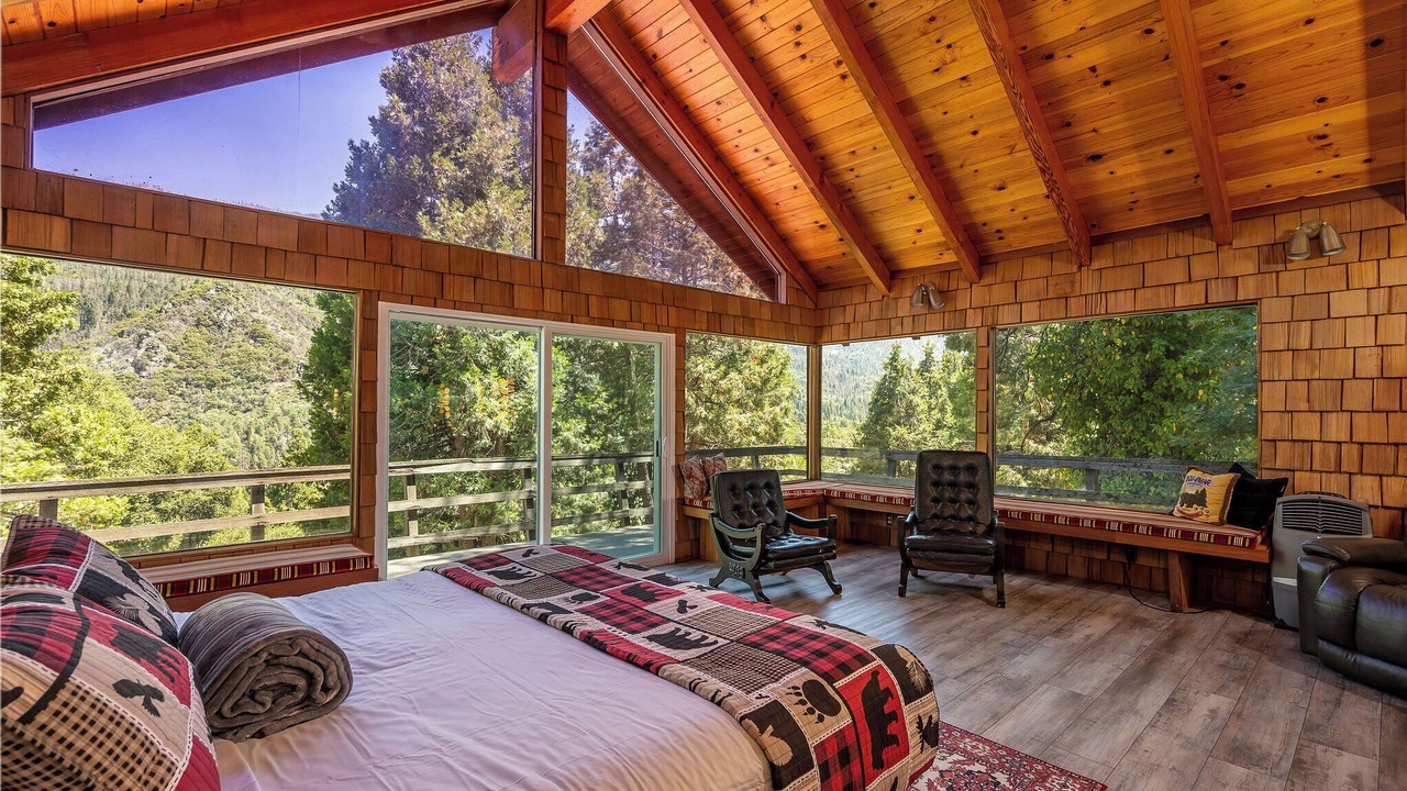Photo of Bedroom in Springville
