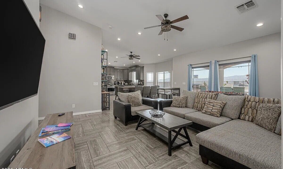 Photo of Livingroom in Sunridge Estates