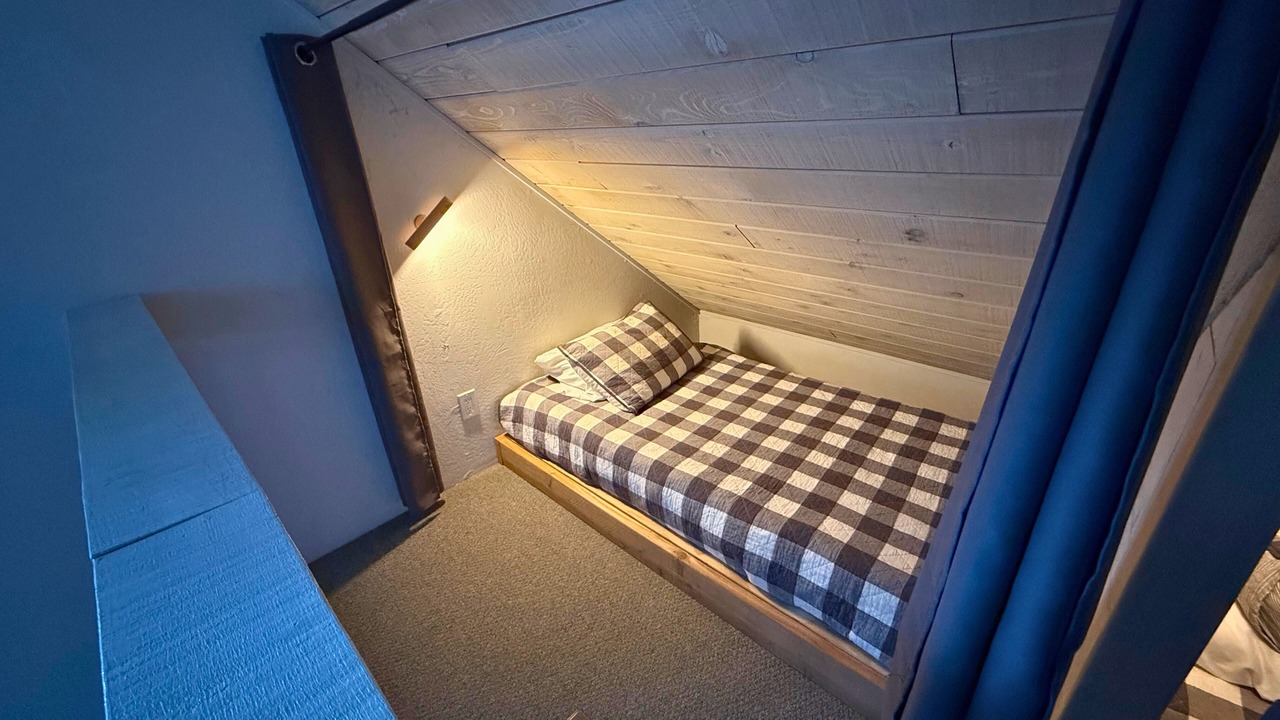 Photo of Bedroom in Groveland