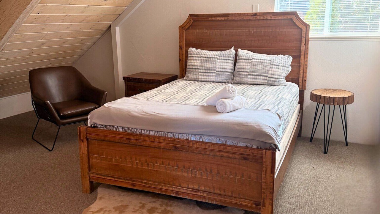 Photo of Bedroom in Groveland
