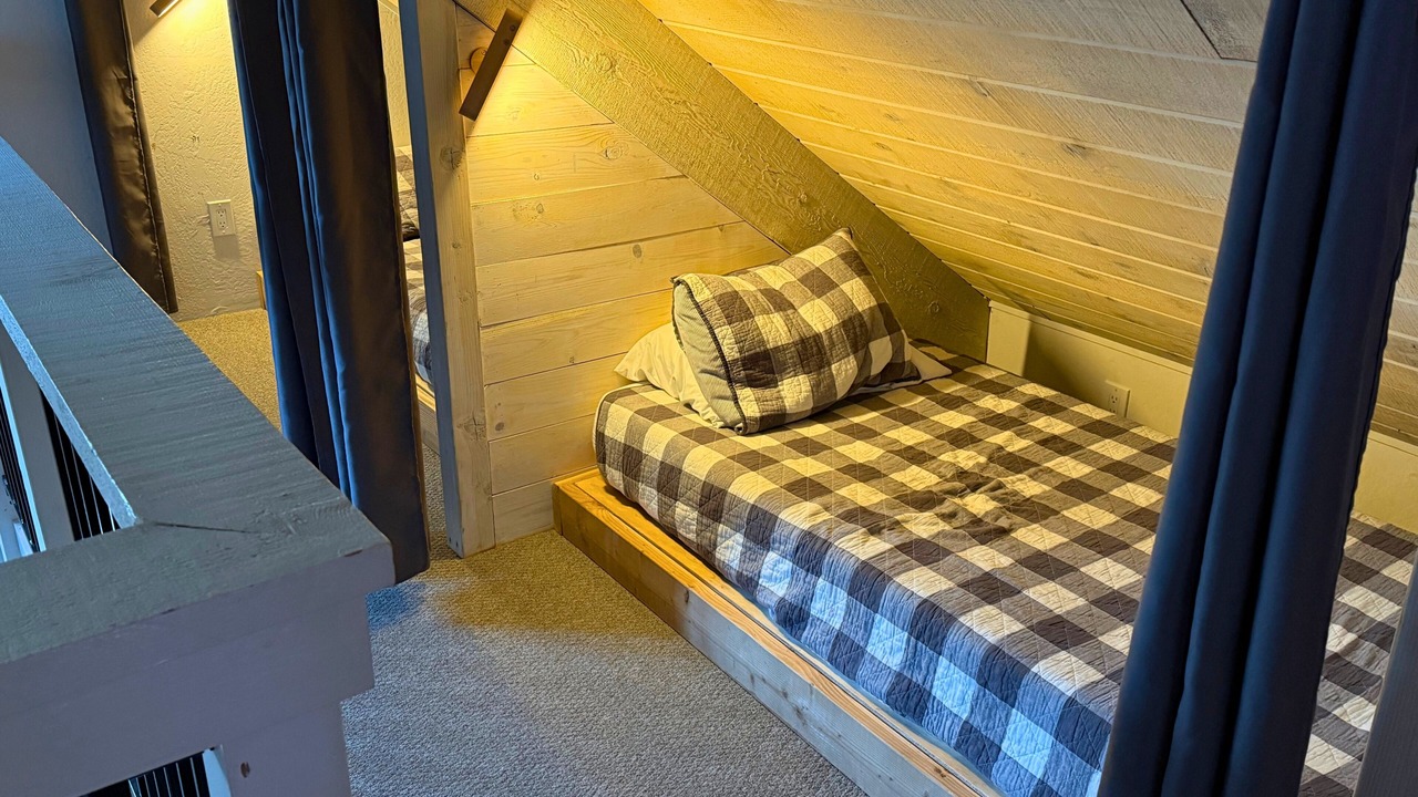 Photo of Bedroom in Groveland