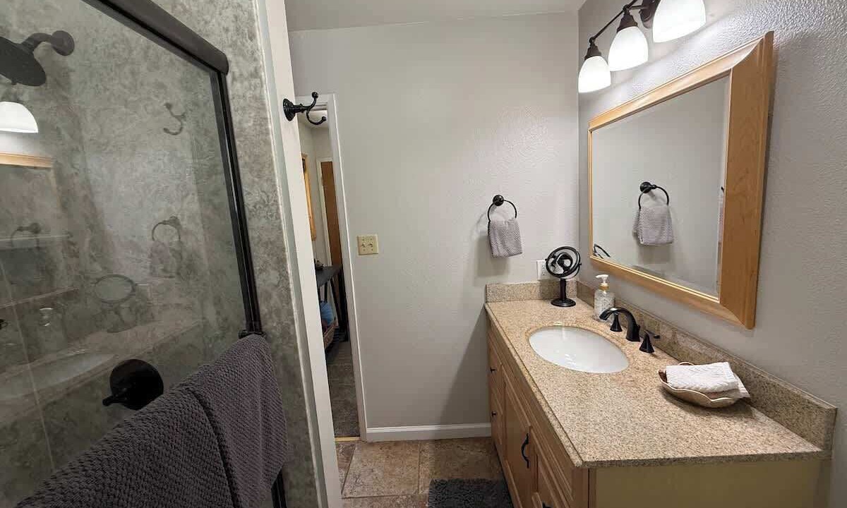 Photo of Bathroom in Sierra Cedars
