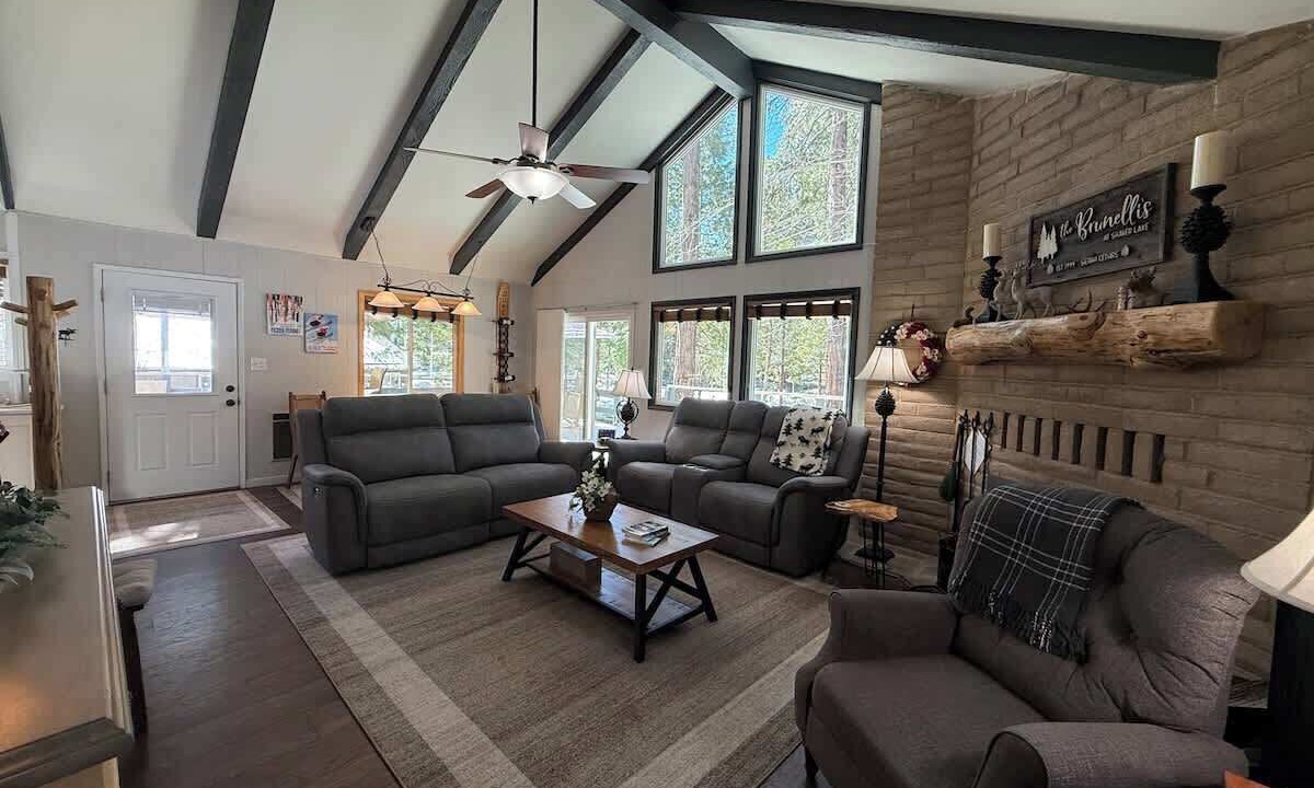 Photo of Livingroom in Sierra Cedars