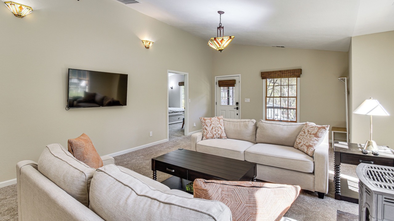Photo of Livingroom in Groveland