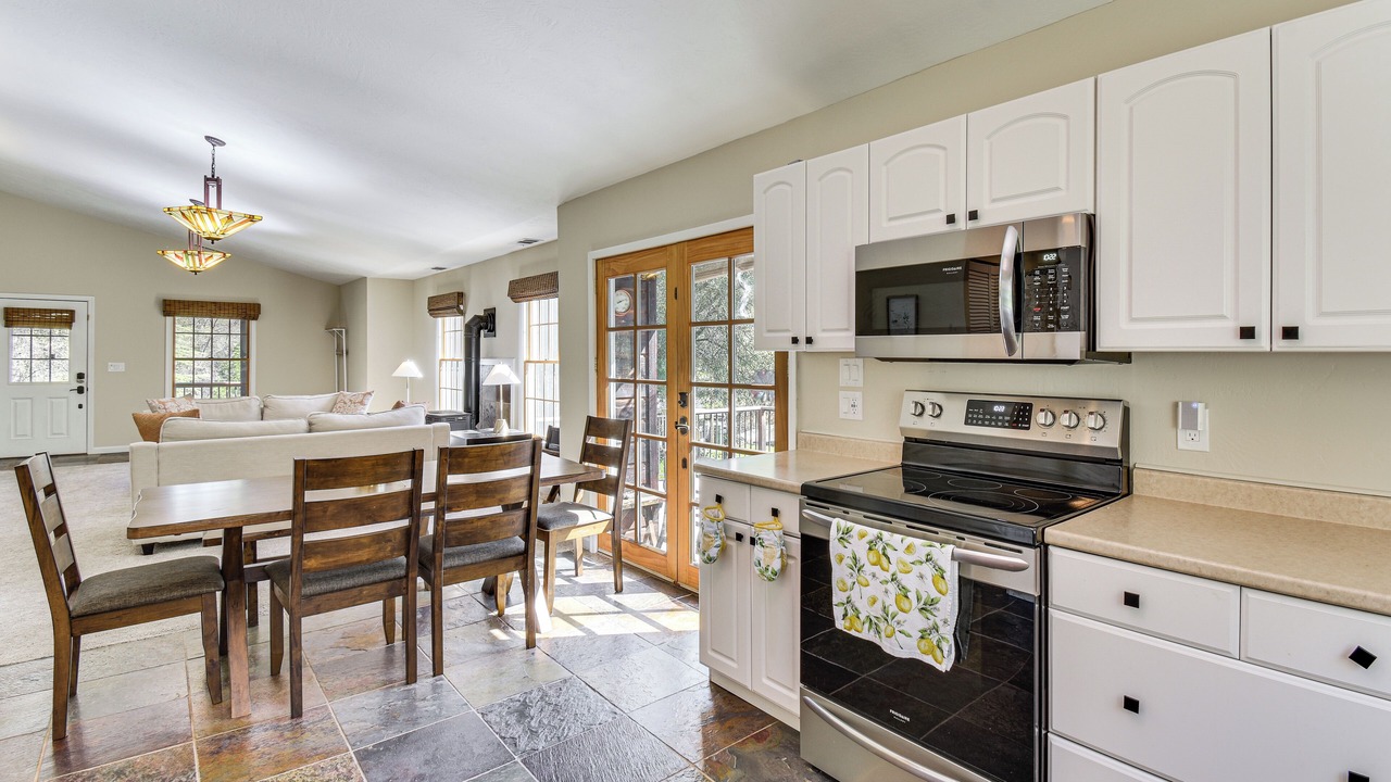 Photo of Kitchen in Groveland