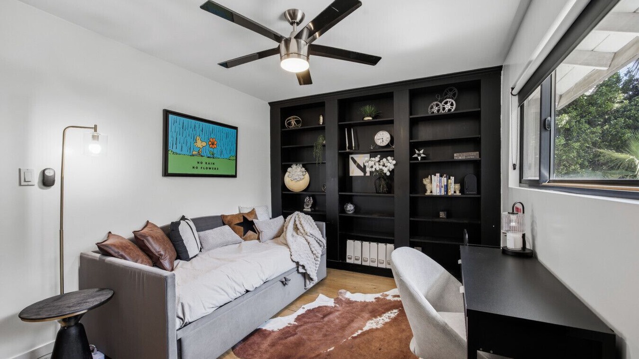Photo of Livingroom in North Hills West