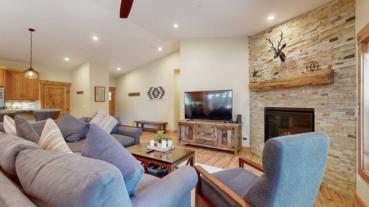 Photo of Livingroom in Country Club Estates