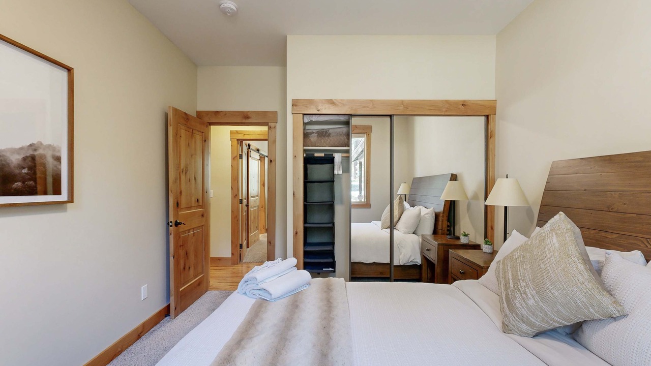 Photo of Bedroom in Country Club Estates