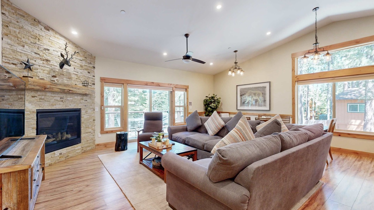 Photo of Livingroom in Country Club Estates