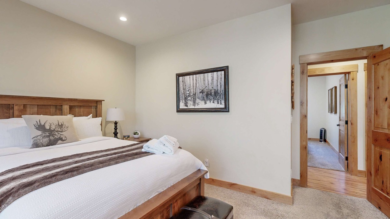 Photo of Bedroom in Country Club Estates