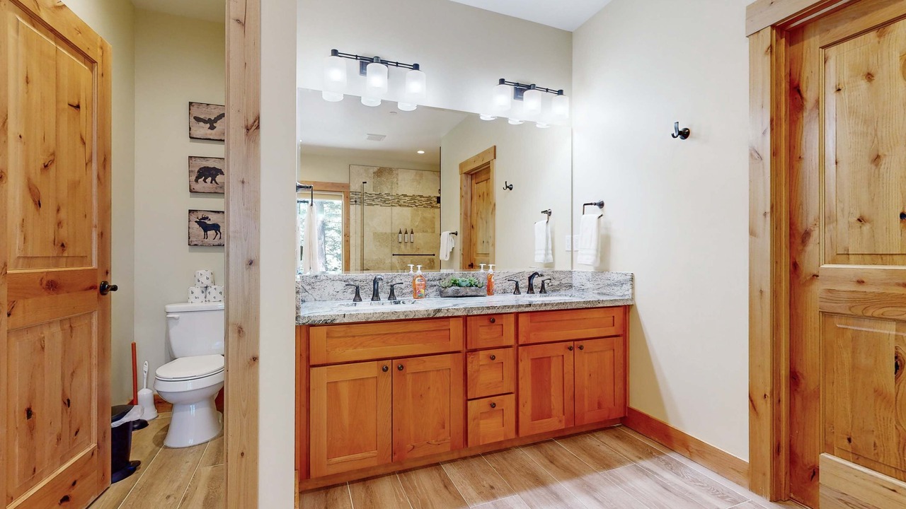 Photo of Bathroom in Country Club Estates
