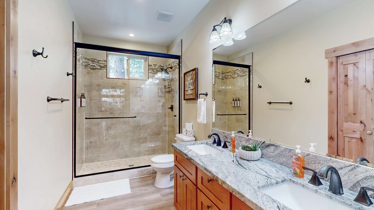 Photo of Bathroom in Country Club Estates