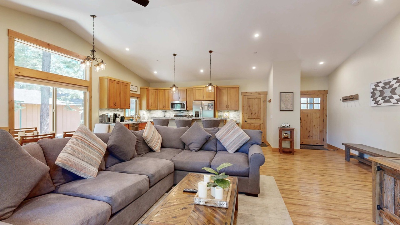 Photo of Livingroom in Country Club Estates