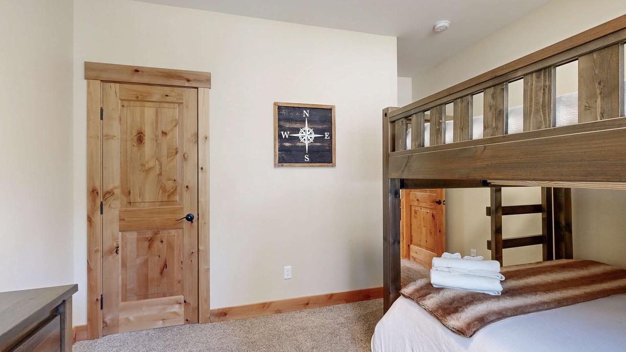 Photo of Bedroom in Country Club Estates