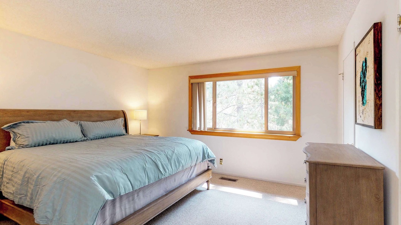 Photo of Bedroom in Lake Forest