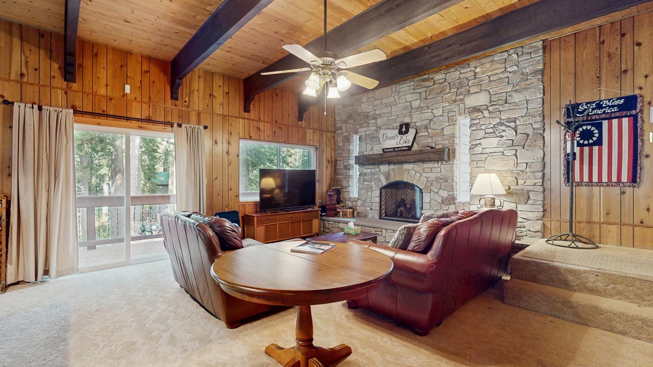 Photo of Livingroom in Truckee