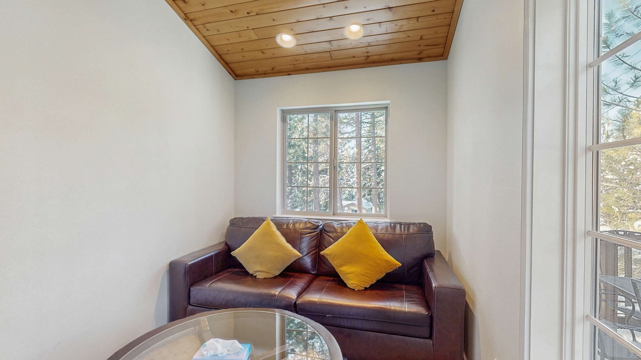 Photo of Livingroom in Country Club Estates