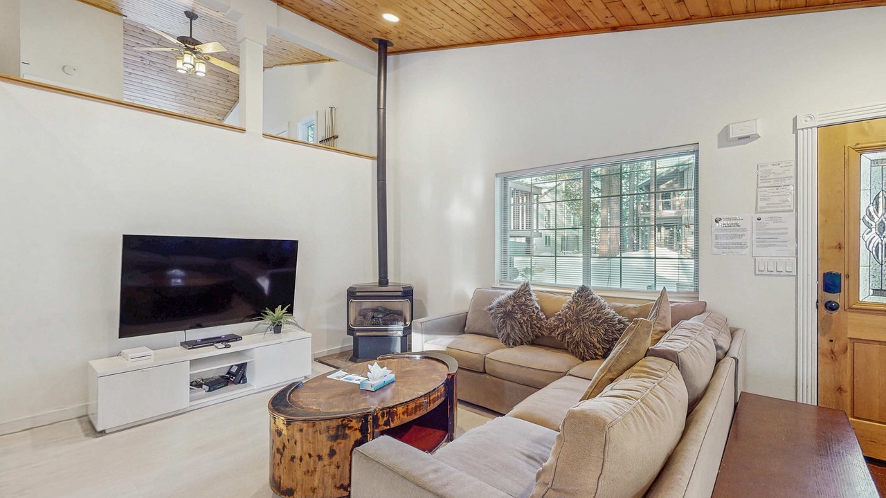 Photo of Livingroom in Country Club Estates