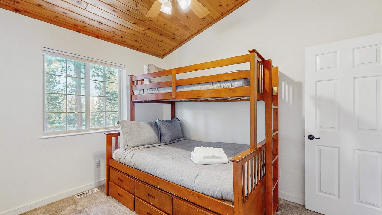 Photo of Bedroom in Country Club Estates