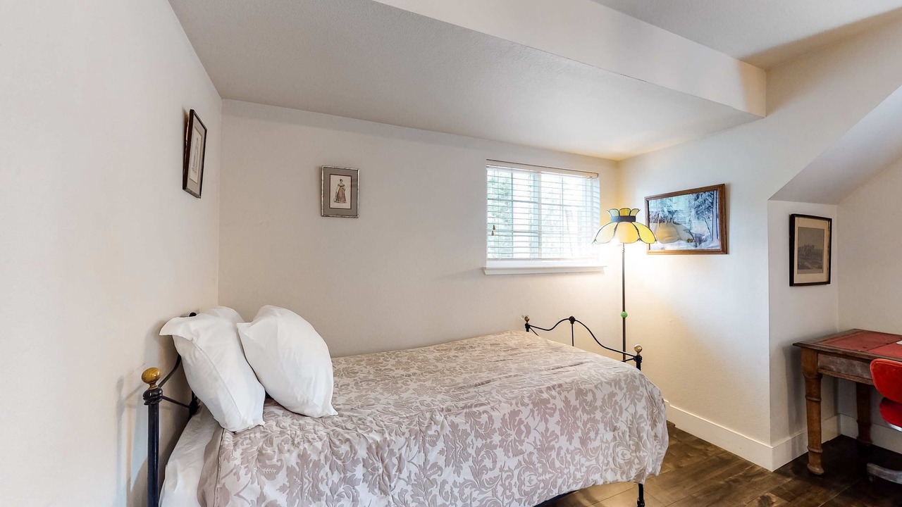 Photo of Bedroom in Pioneer Trail