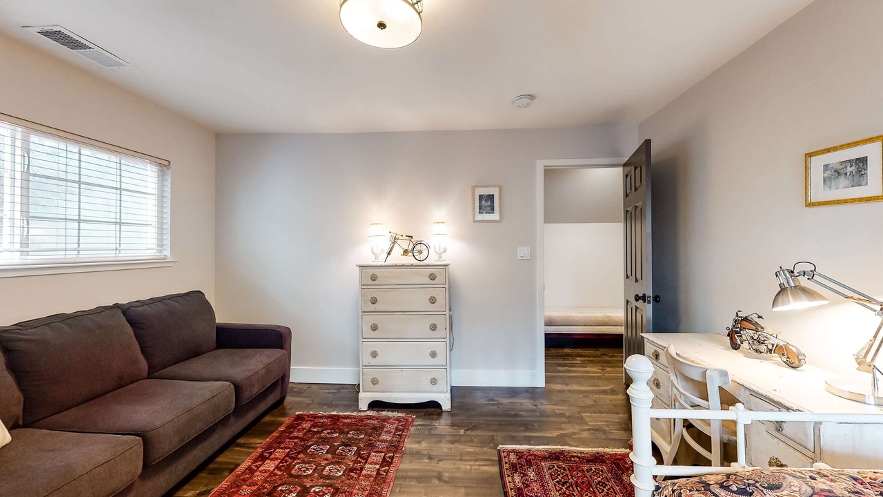 Photo of Livingroom in Pioneer Trail