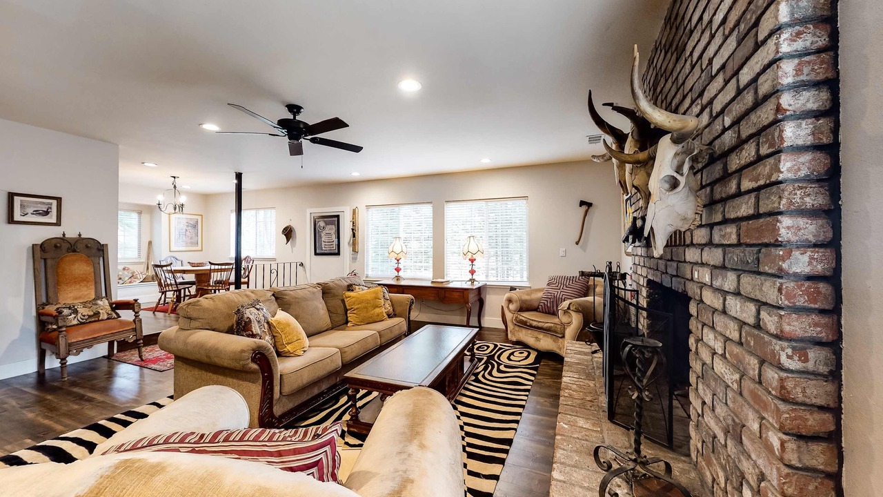 Photo of Livingroom in Pioneer Trail