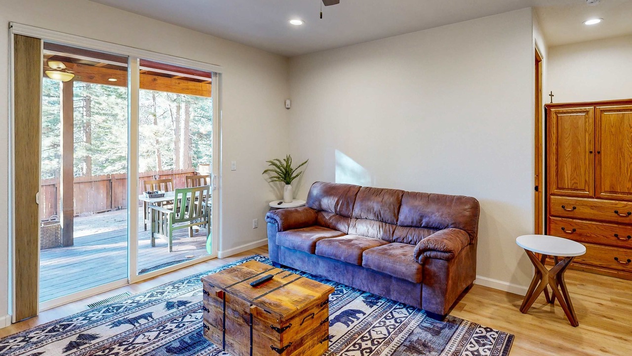 Photo of Livingroom in Pioneer Trail