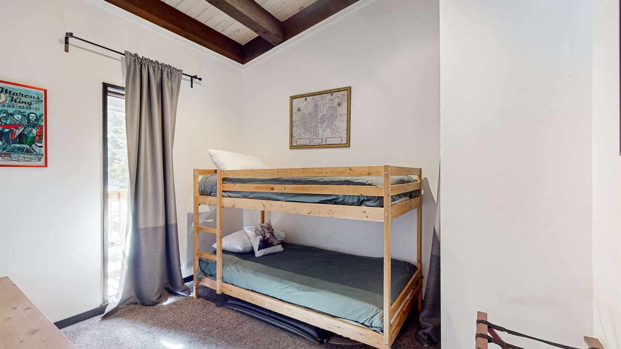 Photo of Bedroom in Alpine Meadows