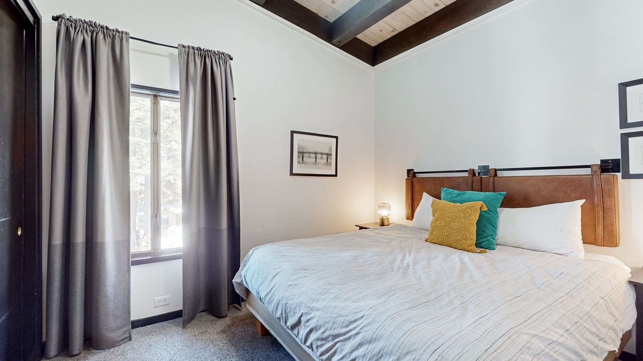 Photo of Bedroom in Alpine Meadows