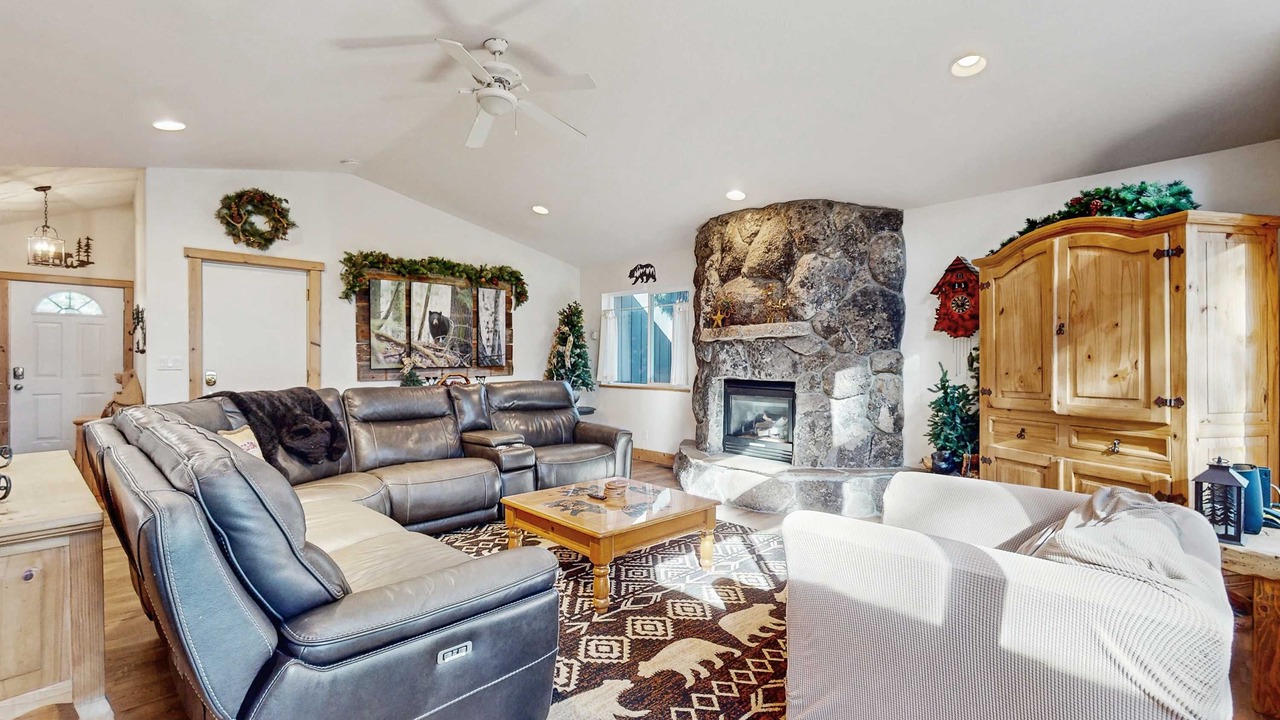 Photo of Livingroom in Country Club Estates