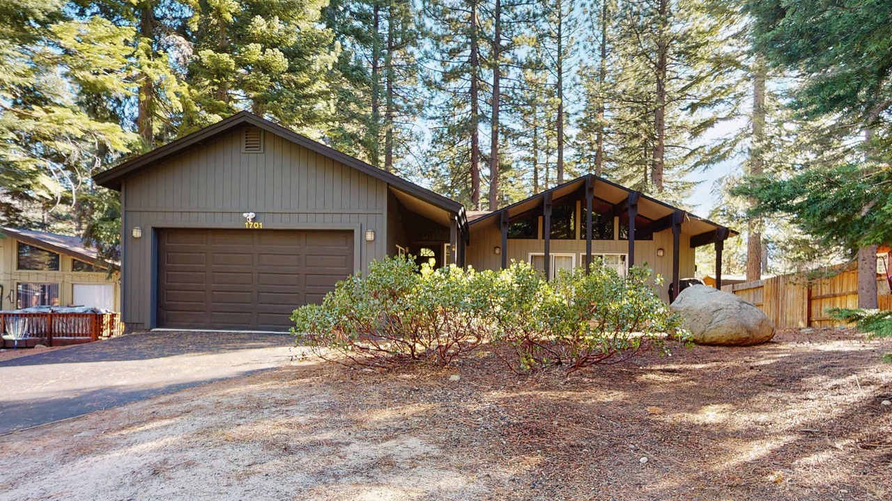 Photo of Outdoor in Country Club Estates
