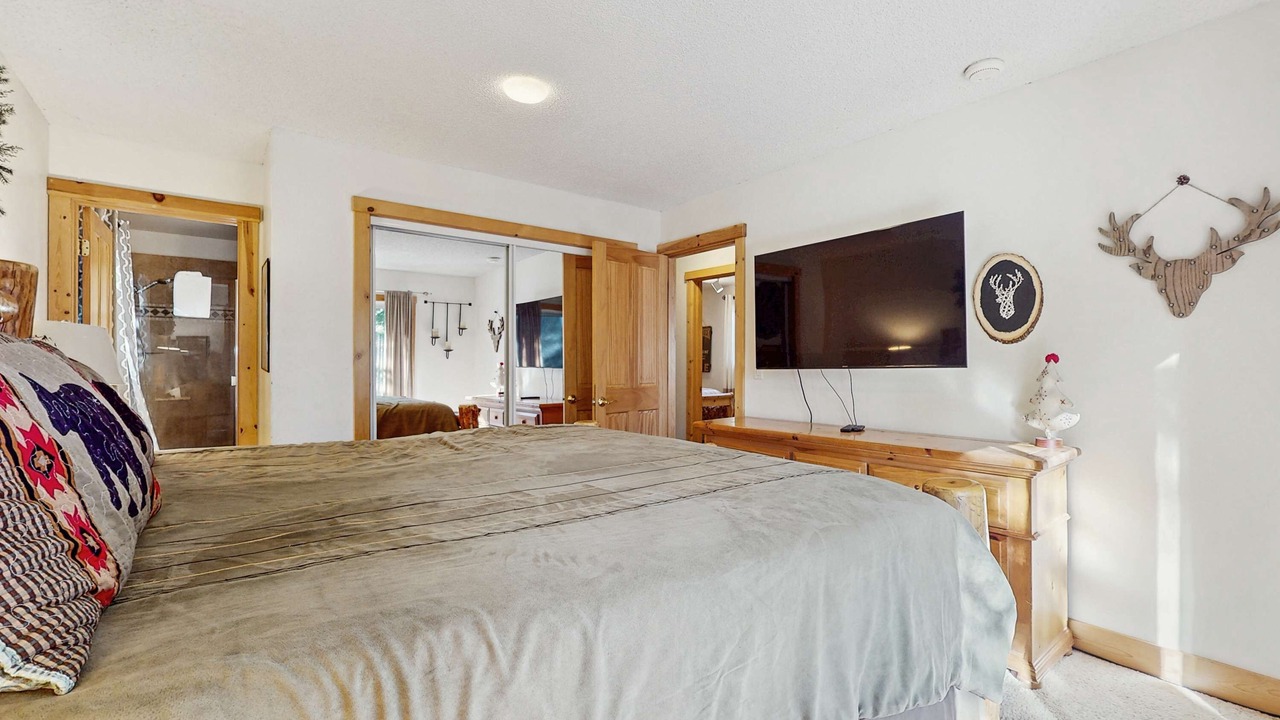 Photo of Bedroom in Country Club Estates